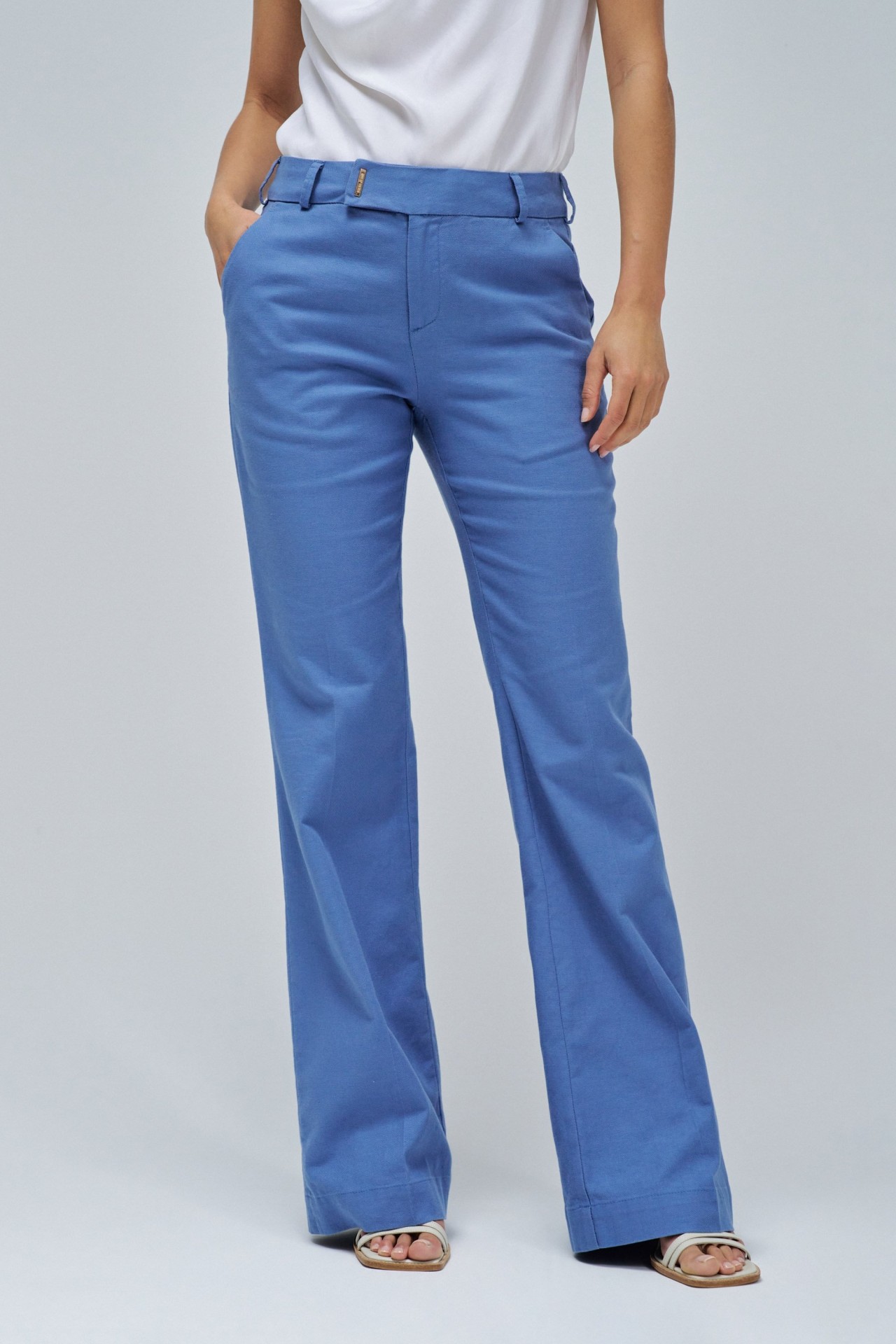 CHINO FLARE EM LINHO