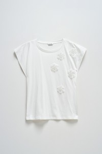 T-SHIRT WITH FLOWER APPLIQUS
