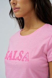 T-SHIRT MIT BRANDING