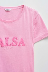 T-SHIRT MIT BRANDING