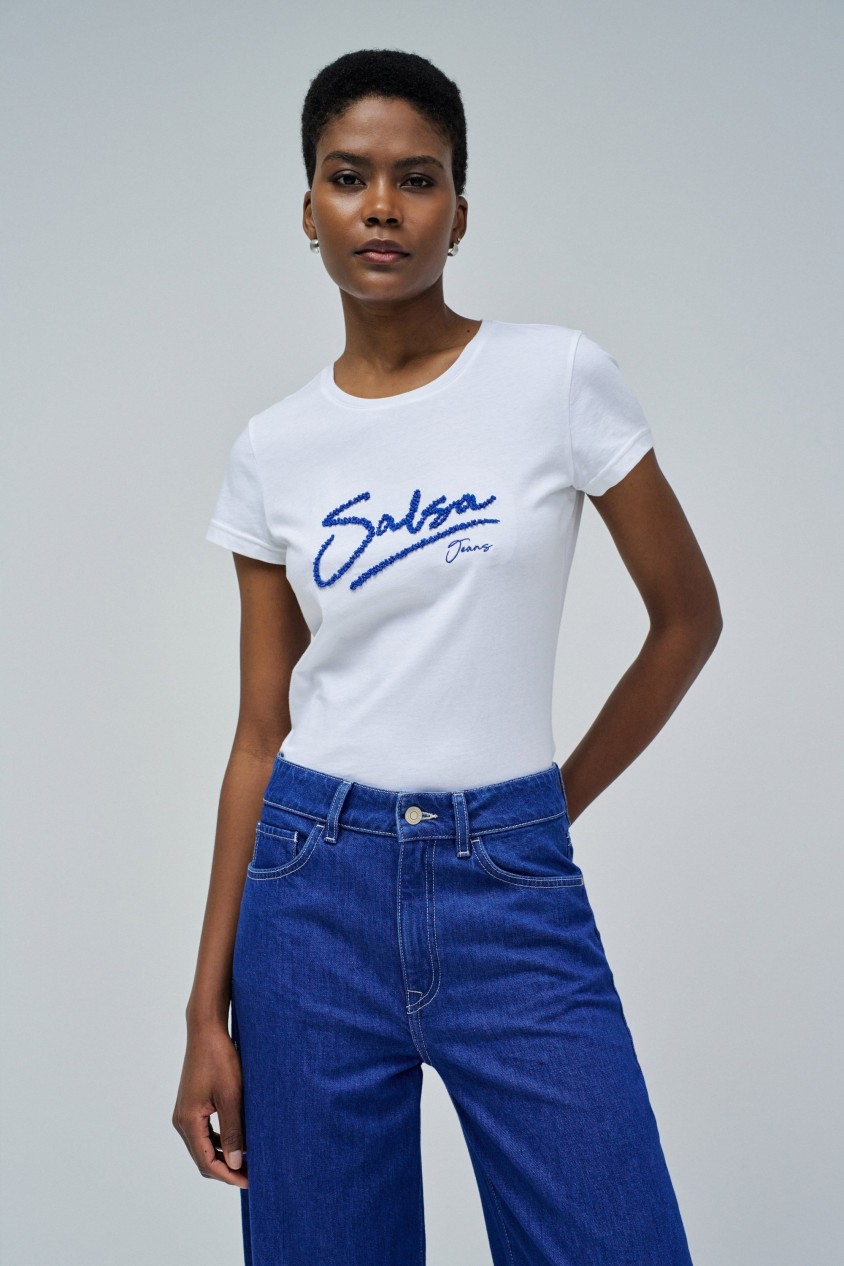 T-SHIRT WITH BRANDING
