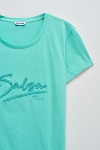 T-SHIRT MIT BRANDING