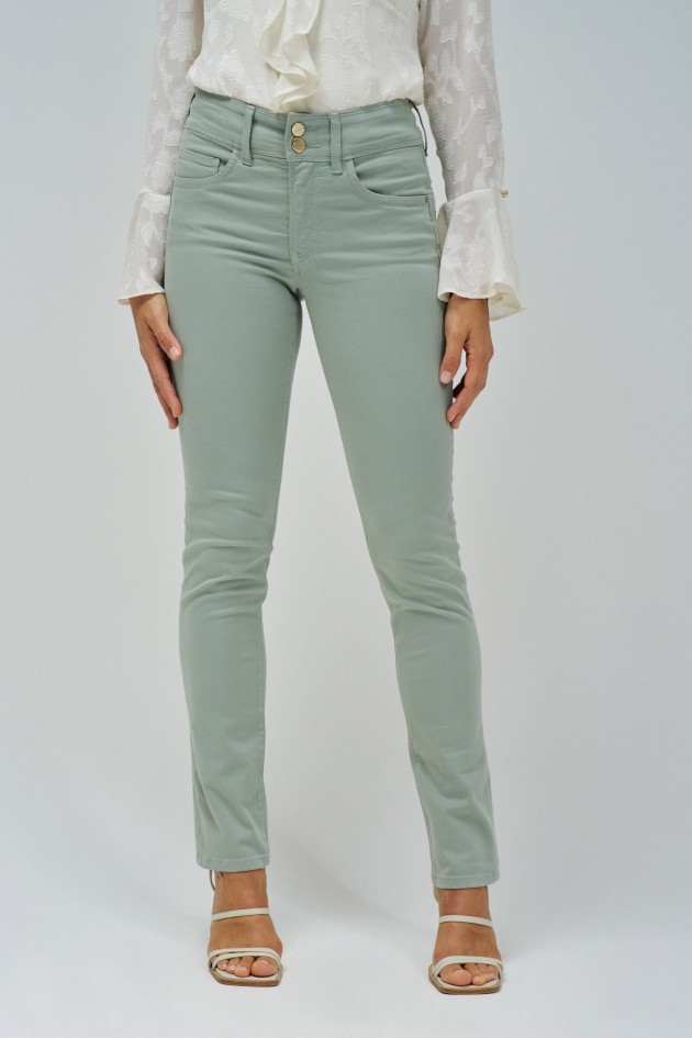 SECRET PUSH IN SLIM JEANS