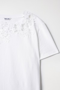 T-SHIRT WITH LACE