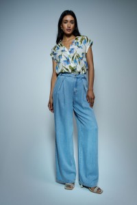 BLUSA CON ESTAMPADO FLORAL
