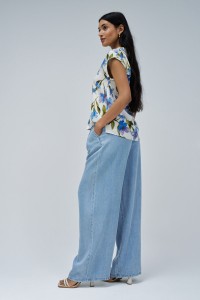 BLUSA CON ESTAMPADO FLORAL