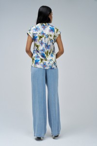 BLUSA CON ESTAMPADO FLORAL