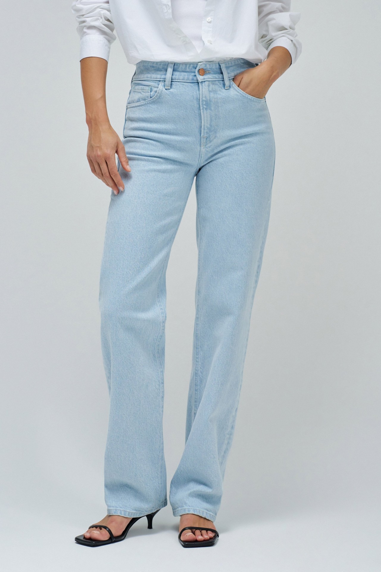 TRUE STRAIGHT JEANS