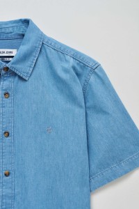 CAMISA EM DENIM LEVE