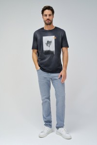 T-SHIRT COM ESTAMPADO