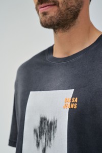 T-SHIRT COM ESTAMPADO