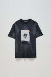 T-SHIRT COM ESTAMPADO