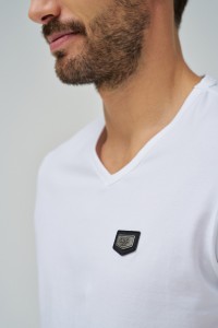 T-SHIRT DE ALGODO COM BRANDING