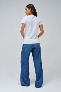 CAMISETA CON BRANDING Y ABALORIOS