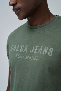 CAMISETA CON BRANDING