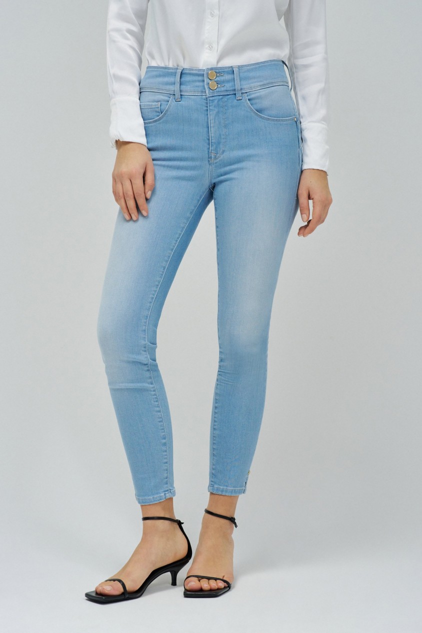 VAQUEROS SECRET PUSH IN CROPPED SKINNY