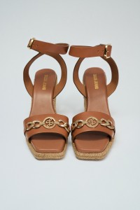 SANDALES EN CUIR AVEC TALON COMPENS