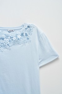 T-SHIRT COM RENDA