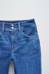 SECRET PUSH IN CROPPED SKINNY JEANS