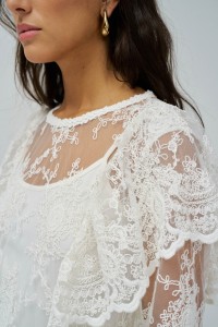 BLOUSE EN DENTELLE