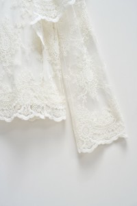 BLOUSE EN DENTELLE