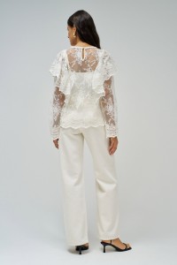 BLOUSE EN DENTELLE