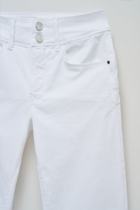 SECRET PUSH IN SLIM JEANS