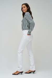 SECRET PUSH IN SLIM JEANS