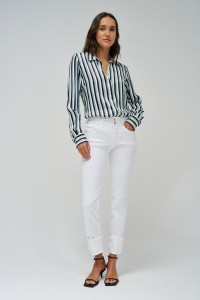 SECRET PUSH IN SLIM JEANS