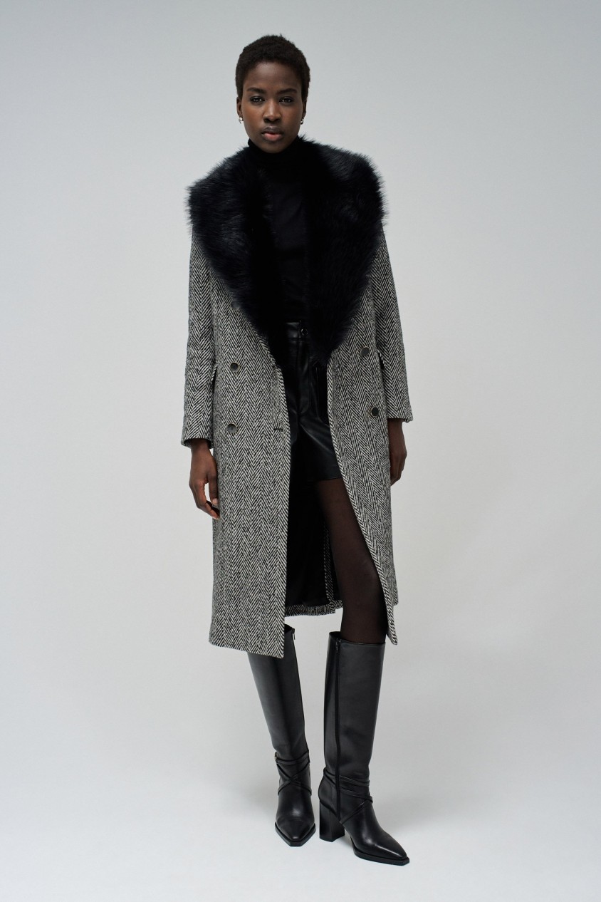 WOOLLEN COAT WITH FUR COLLAR