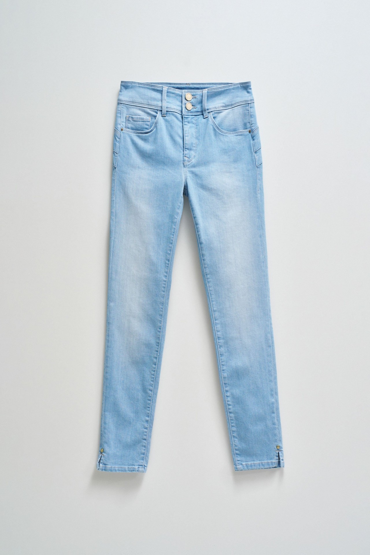 SECRET PUSH IN CROPPED SKINNY JEANS