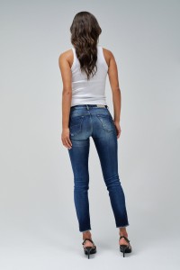 WONDER PUSH UP CROPPED PREMIUM WASH JEANS