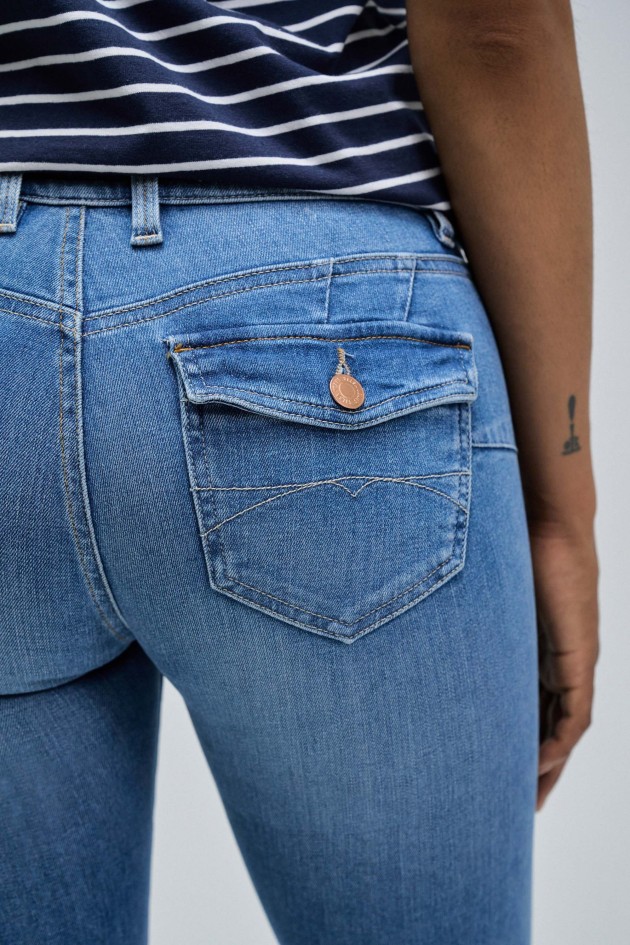 WONDER PUSH UP BOOTCUT DETAIL ON THE POCKETS JEANS