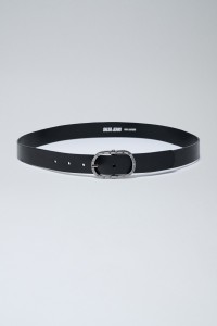 GRTEL AUS LEDER MIT METALLSCHNALLE