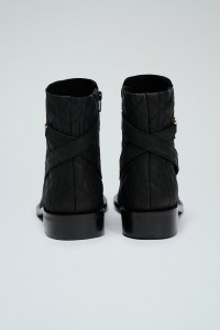 BOTAS EM PELE