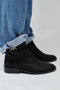 BOTAS EM PELE