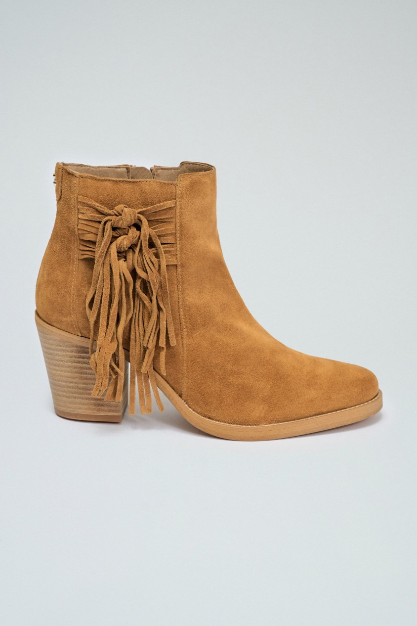 SUEDE BOOTS WITH FRINGES