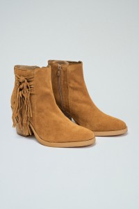 SUEDE BOOTS WITH FRINGES