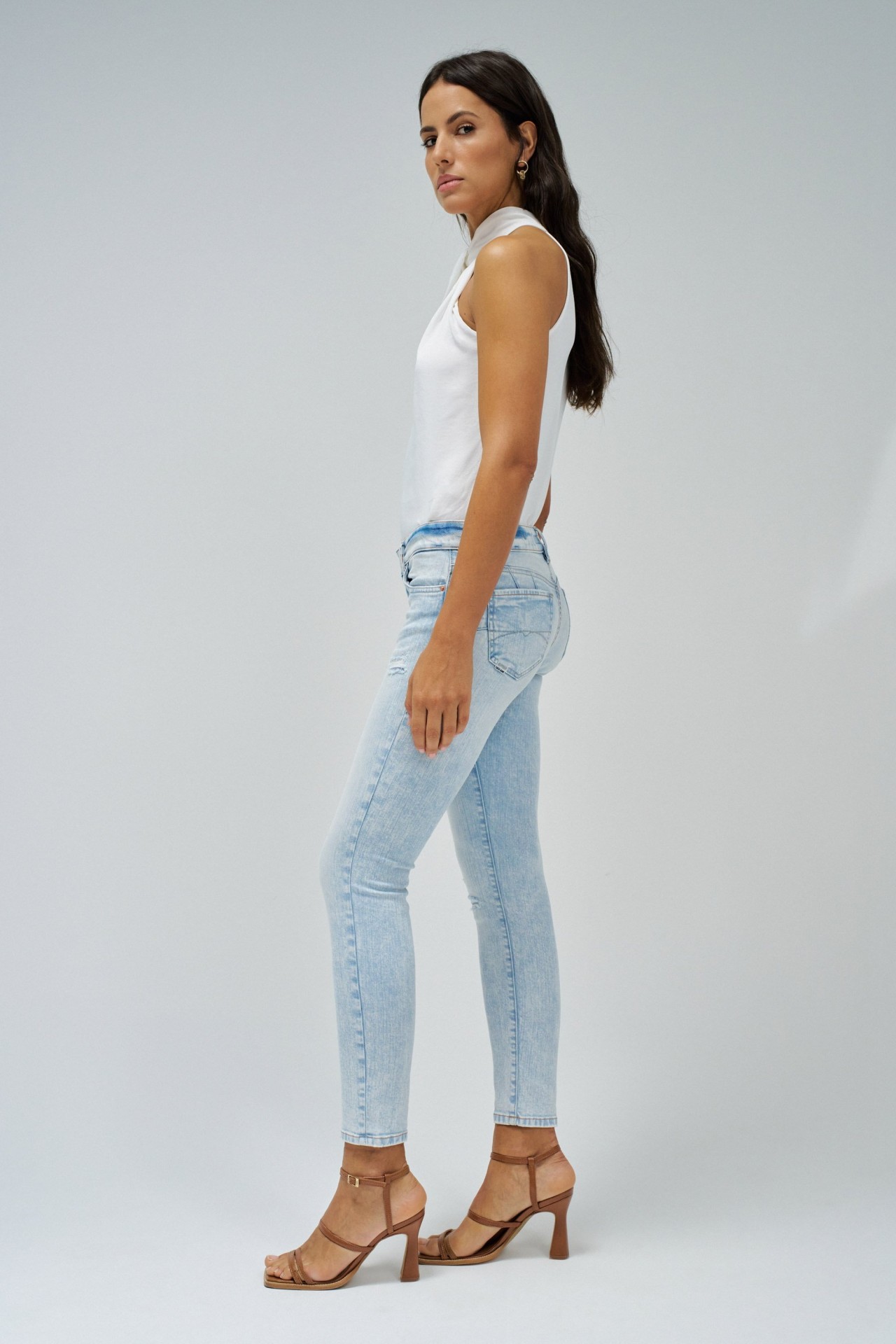 VAQUEROS WONDER PUSH UP CROPPED SKINNY