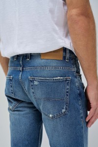 REGULAR FIT JEANS