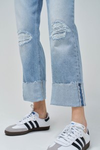 TRUE STRAIGHT MIT RISSEN JEANS