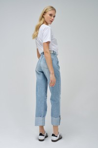 TRUE STRAIGHT MIT RISSEN JEANS