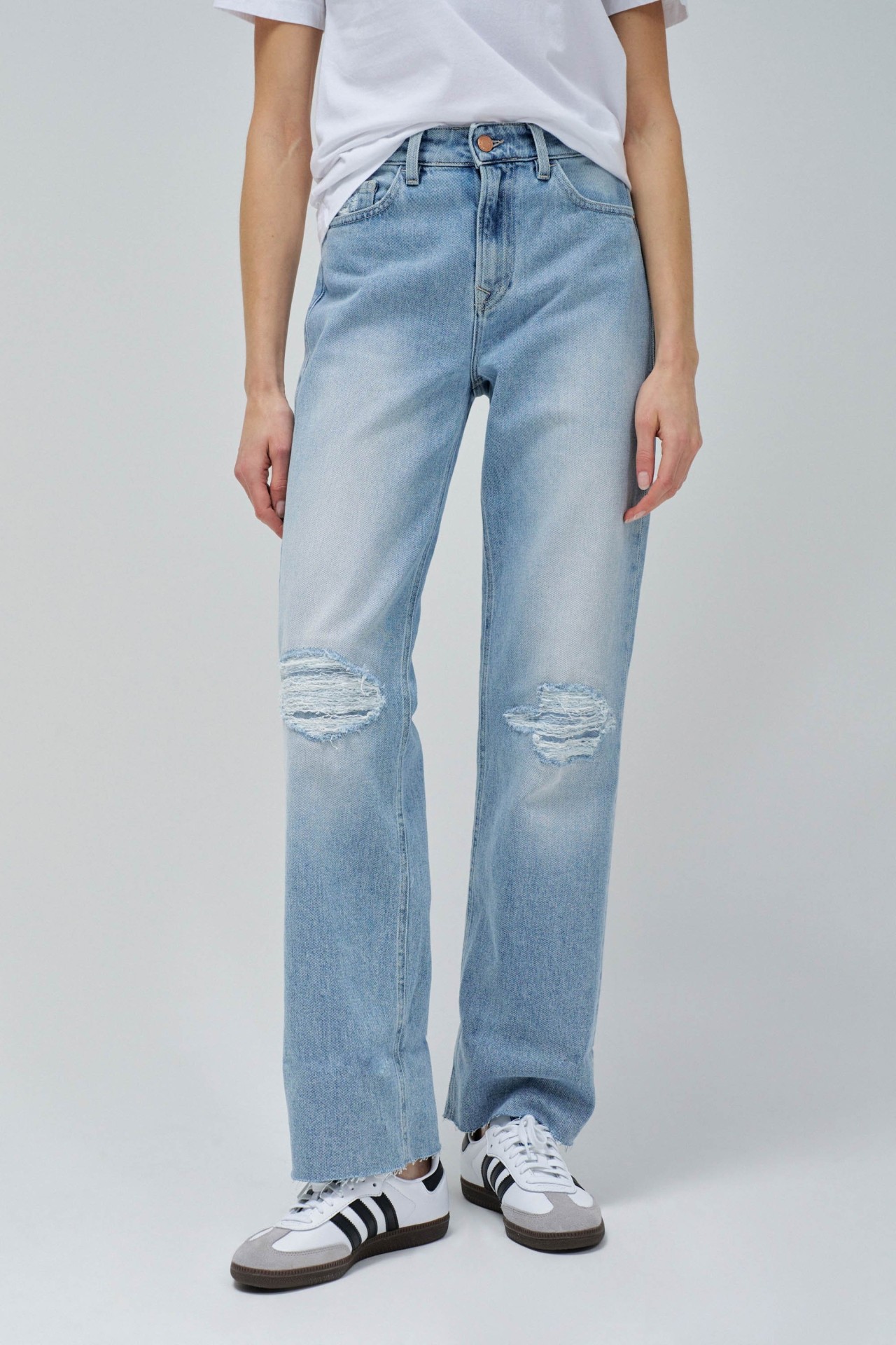 TRUE STRAIGHT MIT RISSEN JEANS