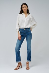 SECRET PUSH IN STRAIGHT JEANS