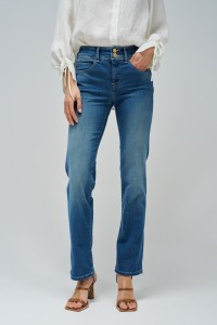 SECRET PUSH IN STRAIGHT JEANS
