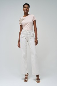 T-SHIRT COM APLIQUES BRILHANTES