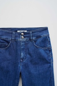 JEANS SECRET PUSH IN SKINNY WITH DETAILS