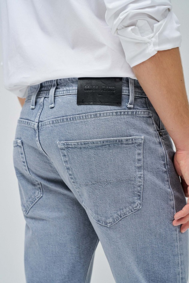 STRAIGHT FIT JEANS