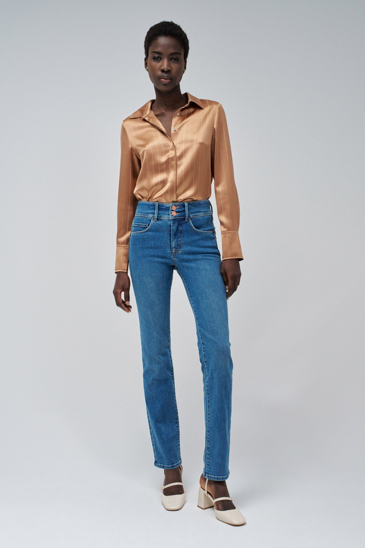 SECRET PUSH IN SLIM JEANS