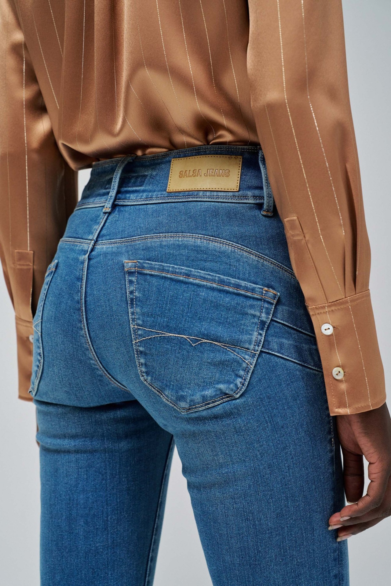 SECRET PUSH IN SLIM JEANS